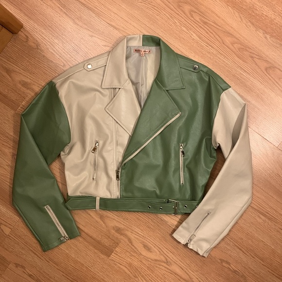 Bailey Rose NWOT Two Tone Faux Leather Belted Moto Jacket - Picture 3 of 16